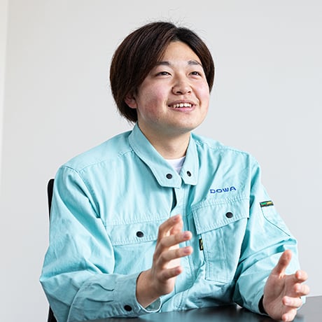 写真：社員の上半身